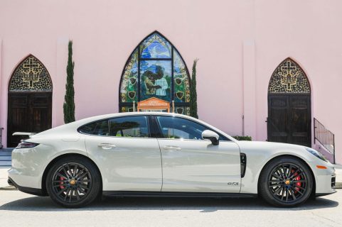 Miami based fashionista, Danié Gomez-Ortigoza @journeyofabraid to enjoy a ride in the stunning Porsche Panamera Sport Turismo GTS from THE COLLECTION Porsche